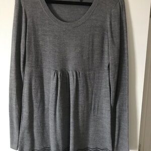 Daisy Fuentes Gray and Black Sweater